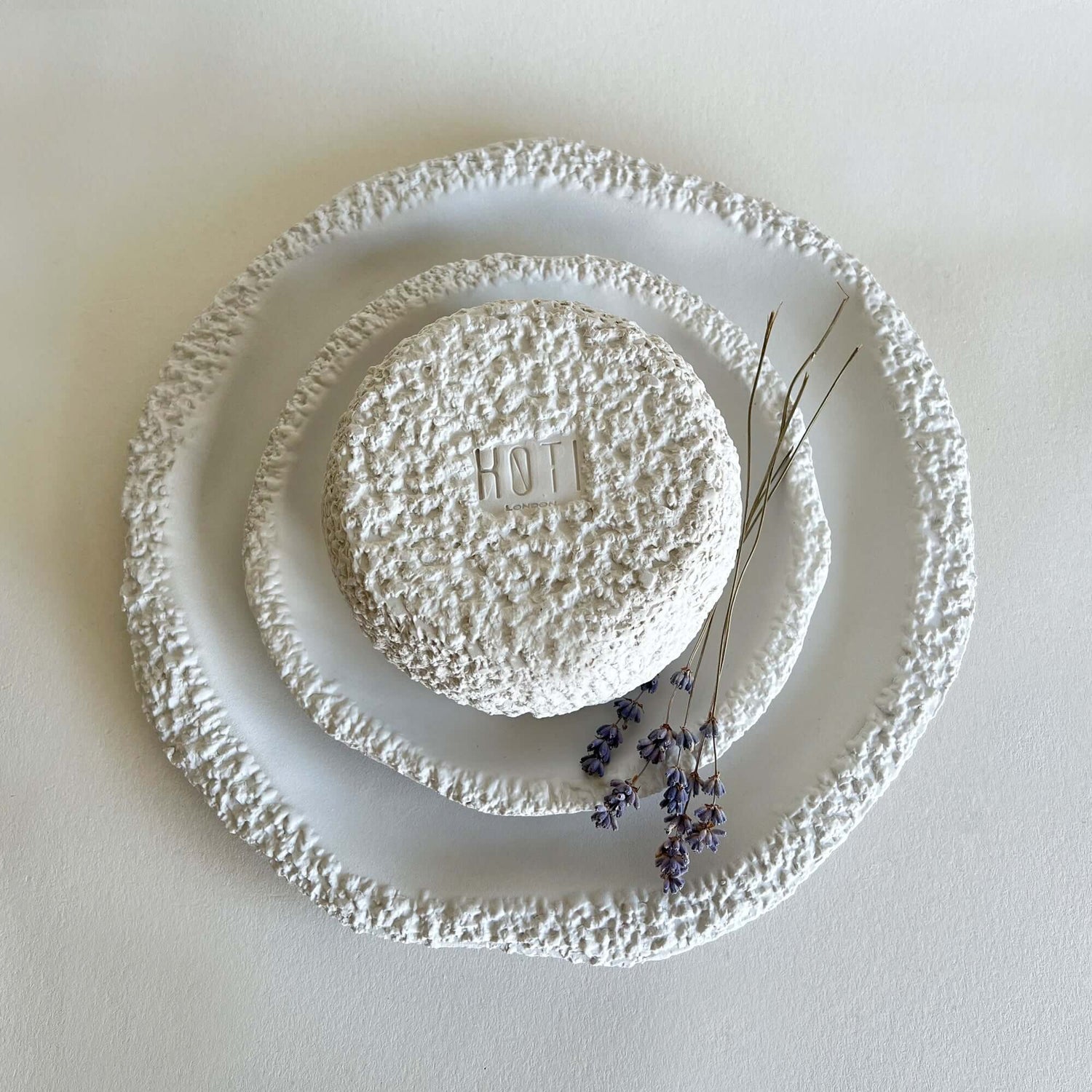 white textured handmade ceramic dinnerware set